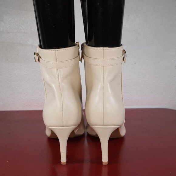 Women's Bandolino Ivory White Leather Low Heel Fashion Ankle Boots Booties 9 - Picture 6 of 7